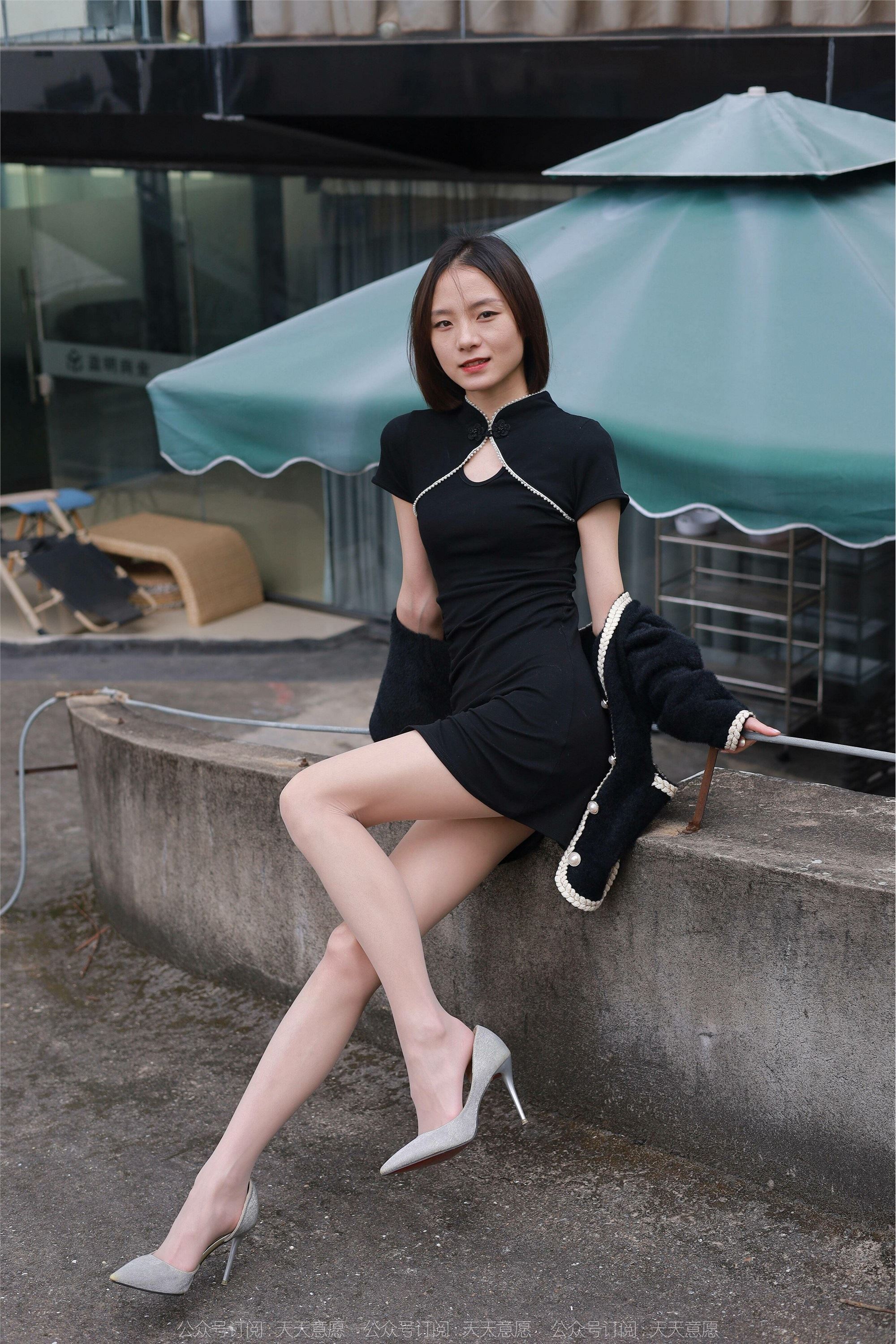 IESS异思趣向  2022.01.30 丝享家994：小六《黑色旗袍肉色丝》